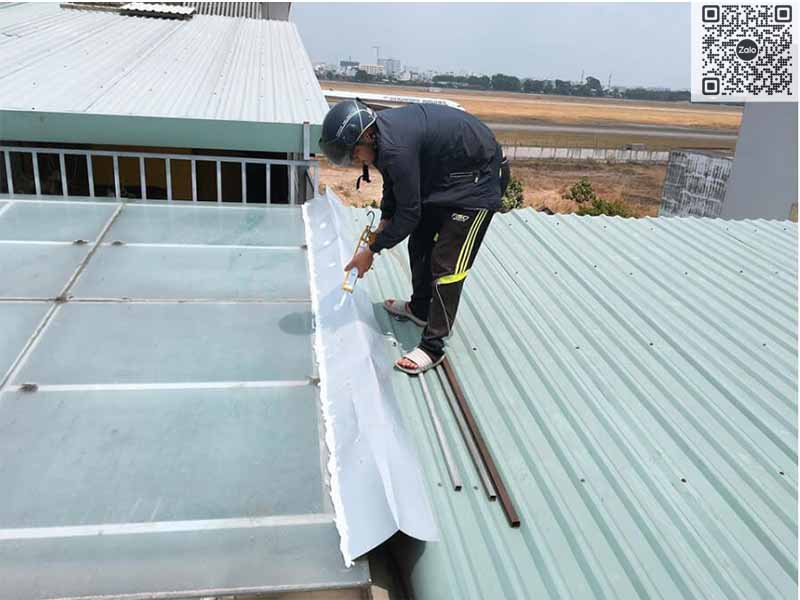 Màng nhôm Ravi được sử dụng để chống thấm cho mái tôn